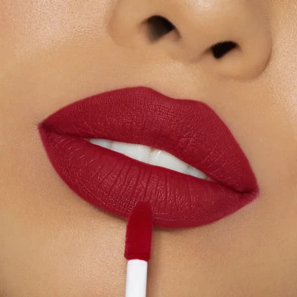 KYLIE MATTE LIQUID LIPSTICK & LIP LINER